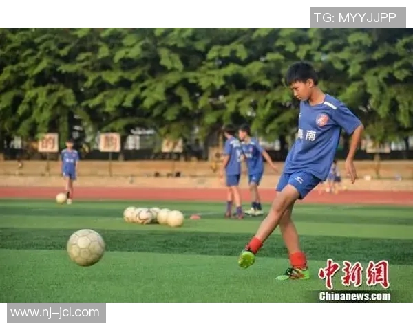 赵强独家揭秘足球技巧与战术分享助你提升球技的实用心得